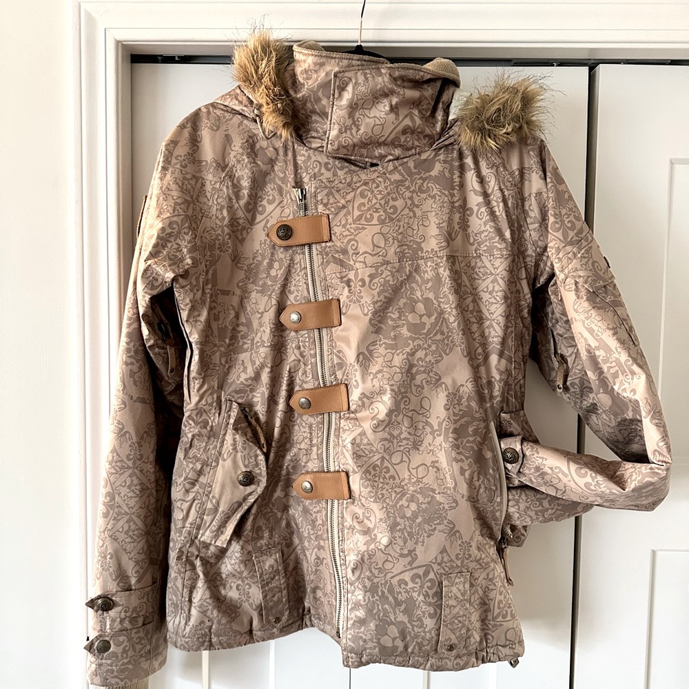 Ladies small (loose fit) jacket from Oakley’s signature series.